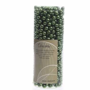 Groene kerstboom versiering kralen slinger